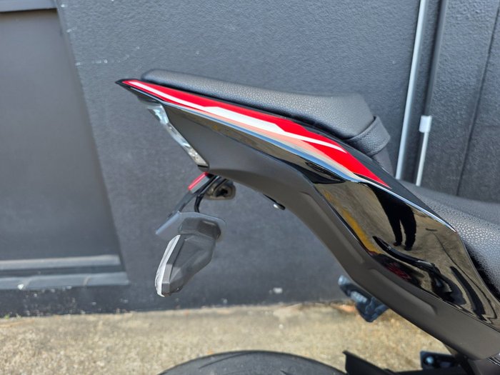 2024 Kawasaki Z900 (ZR900) RED