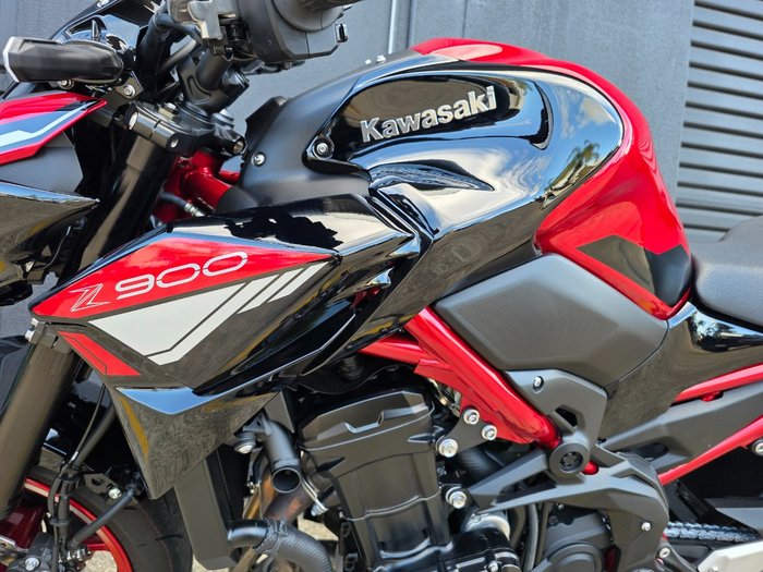 2024 Kawasaki Z900 (ZR900) RED
