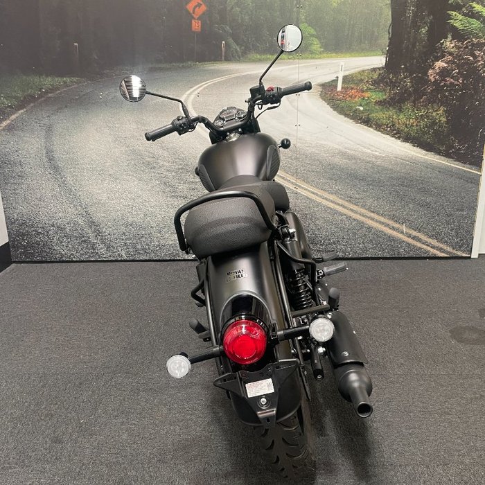 2025 Royal Enfield 2025 Royal Enfield 350CC CLASSIC 350 STEALTH BLACK