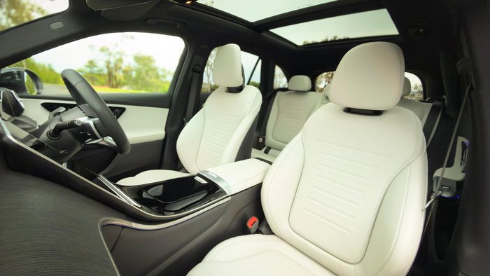 2025 Mercedes-Benz GLC-Class GLC300