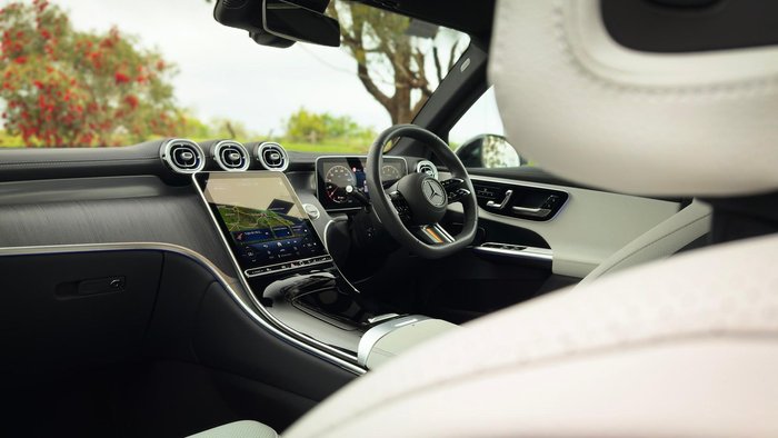 2025 Mercedes-Benz GLC-Class GLC300