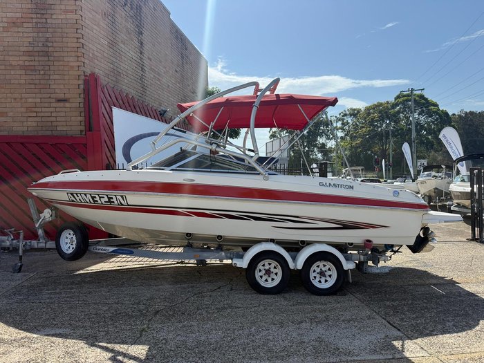 2008 Glastron GT 225