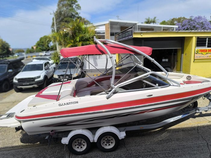 2008 Glastron GT 225