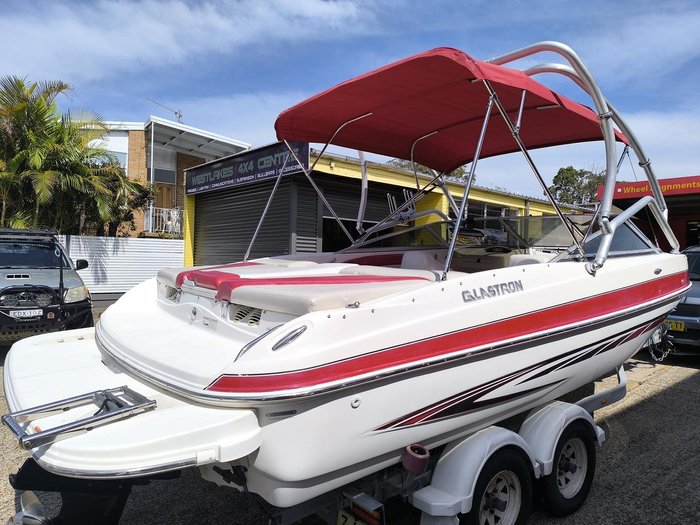 2008 Glastron GT 225