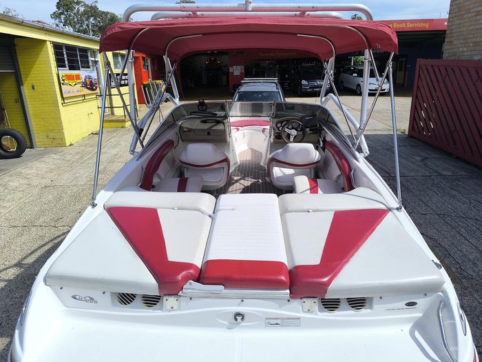 2008 Glastron GT 225