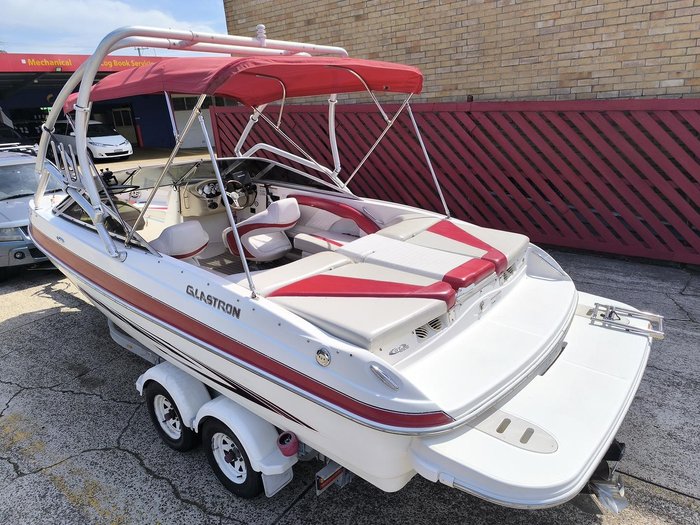 2008 Glastron GT 225