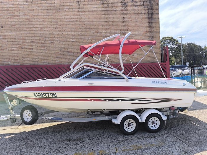 2008 Glastron GT 225