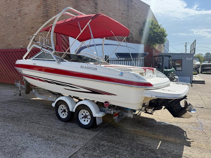 2008 Glastron GT 225