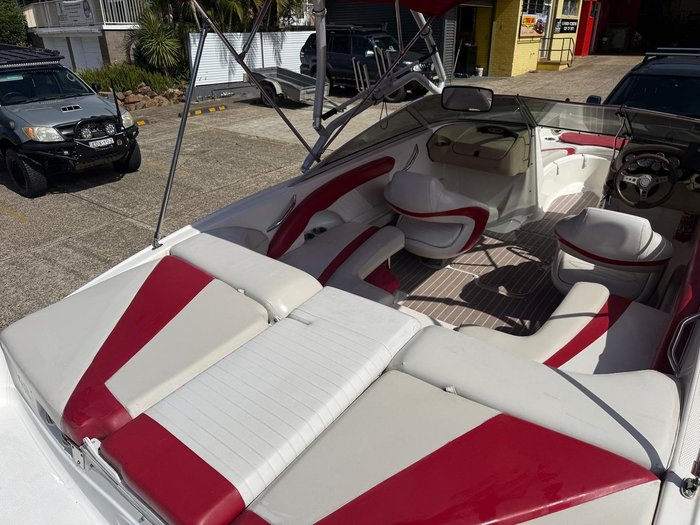 2008 Glastron GT 225