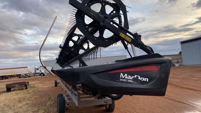 2016 MacDon D65
