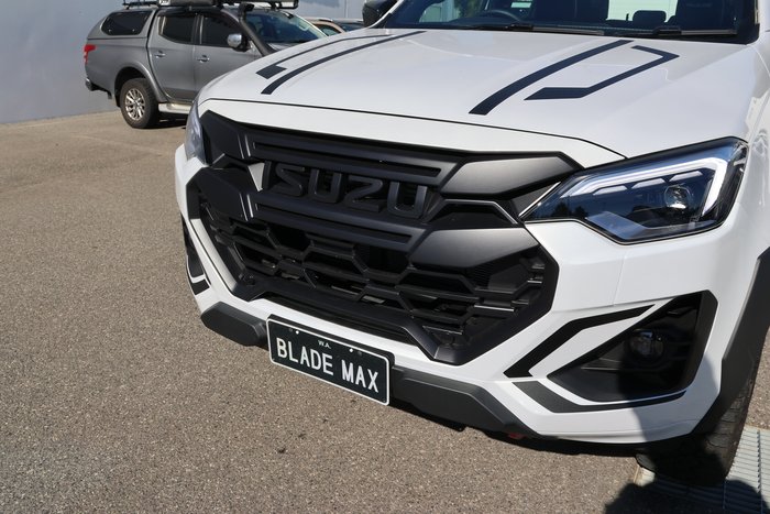 2025 Isuzu D-MAX BLADE