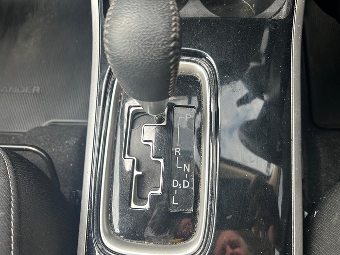 2021 Mitsubishi Outlander ES ZL MY21 AWD White