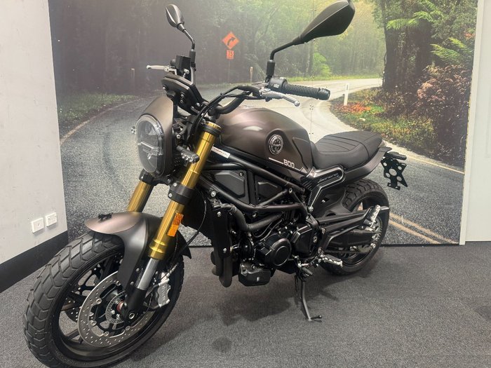 2022 Benelli LEONCINO 800 Brown