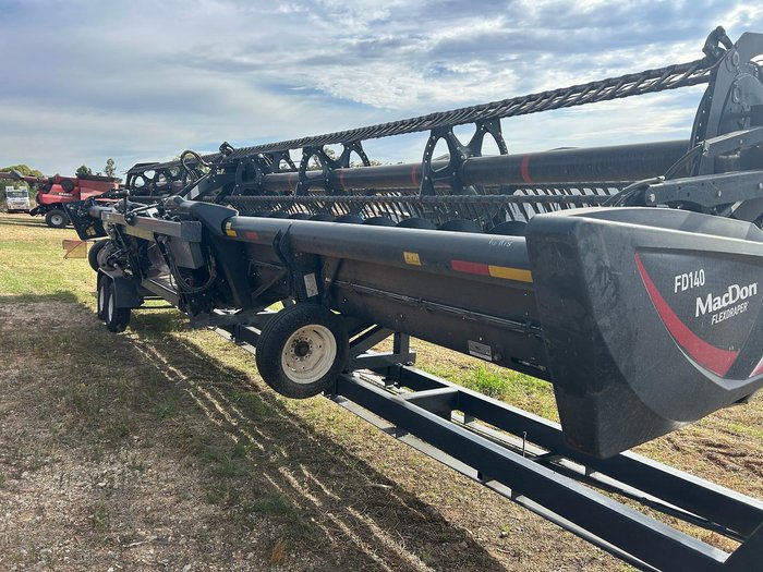2018 MacDon Fd140