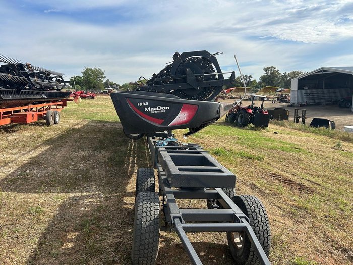 2018 MacDon Fd140