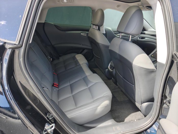 2025 MG IM5 Platinum P12L MY25 Ares Black