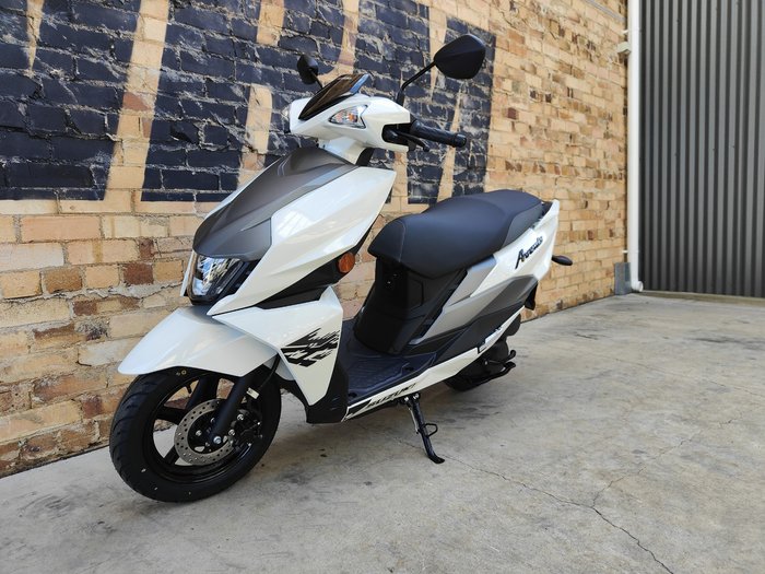 2023 SUZUKI AVENIS 125 SCOOTER WHITE
