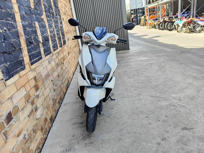 2023 SUZUKI AVENIS 125 SCOOTER WHITE