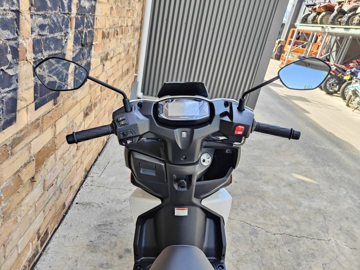 2023 SUZUKI AVENIS 125 SCOOTER WHITE