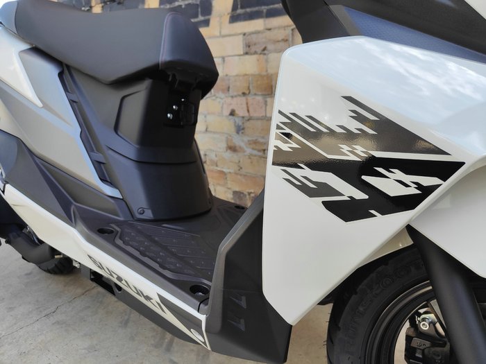 2023 SUZUKI AVENIS 125 SCOOTER WHITE