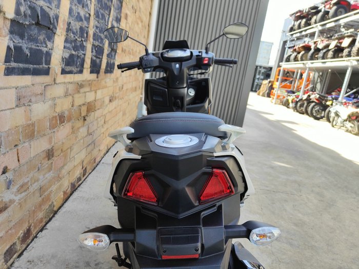 2023 SUZUKI AVENIS 125 SCOOTER WHITE