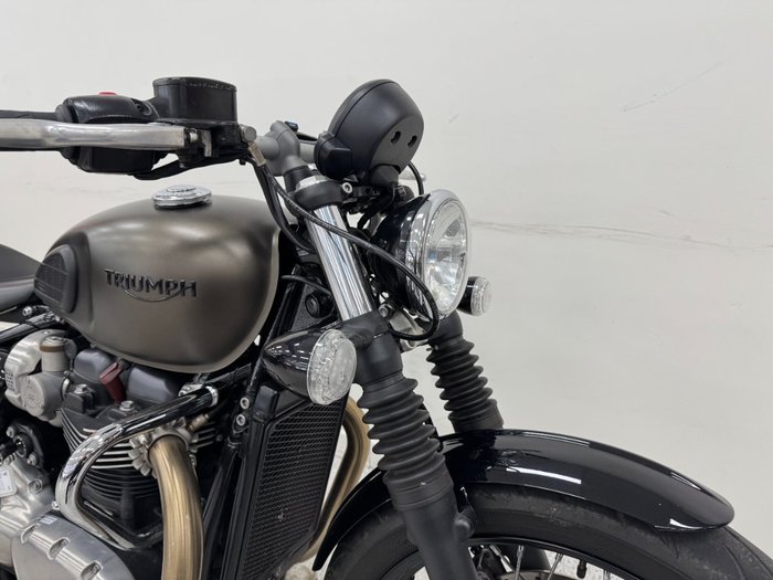 2017 Triumph BONNEVILLE BOBBER BLACK
