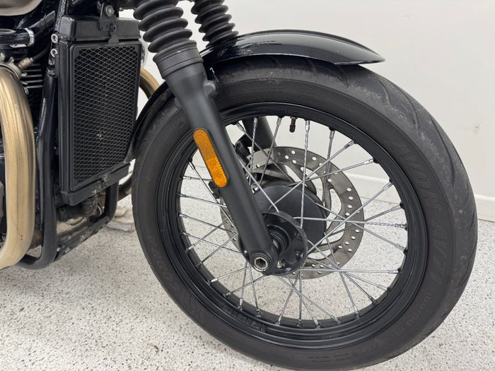 2017 Triumph BONNEVILLE BOBBER BLACK