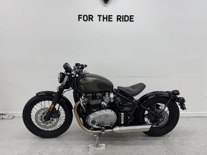 2017 Triumph BONNEVILLE BOBBER BLACK