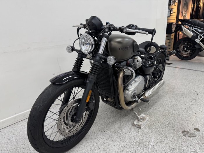 2017 Triumph BONNEVILLE BOBBER BLACK