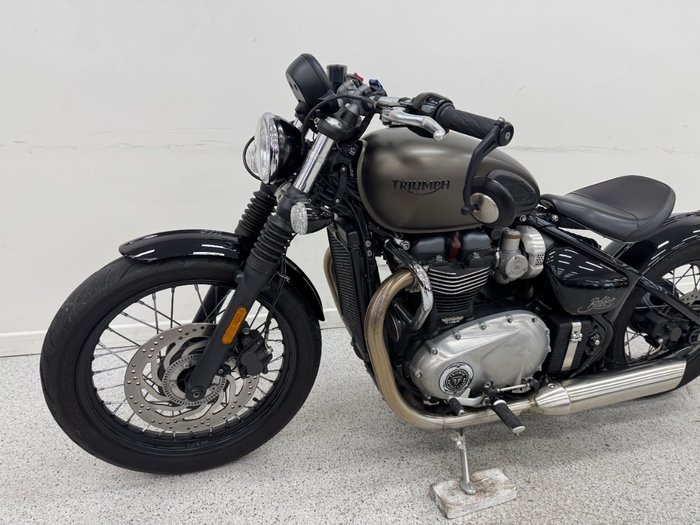 2017 Triumph BONNEVILLE BOBBER BLACK