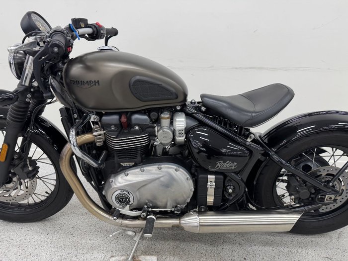 2017 Triumph BONNEVILLE BOBBER BLACK