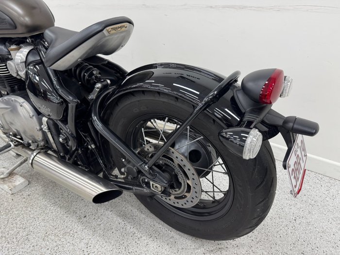 2017 Triumph BONNEVILLE BOBBER BLACK