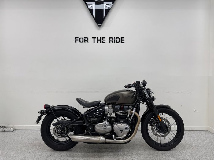 2017 Triumph BONNEVILLE BOBBER BLACK