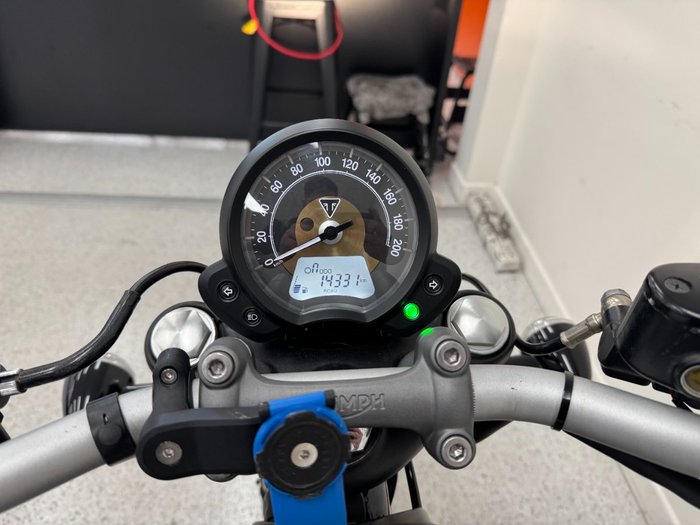 2017 Triumph BONNEVILLE BOBBER BLACK