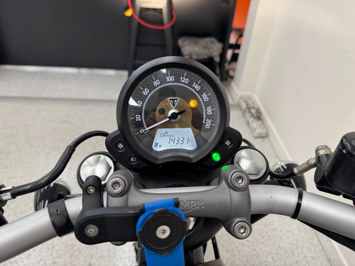 2017 Triumph BONNEVILLE BOBBER BLACK