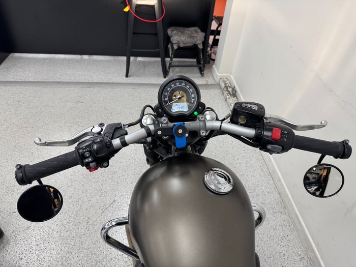 2017 Triumph BONNEVILLE BOBBER BLACK