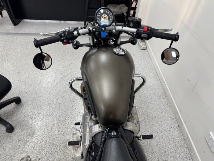 2017 Triumph BONNEVILLE BOBBER BLACK