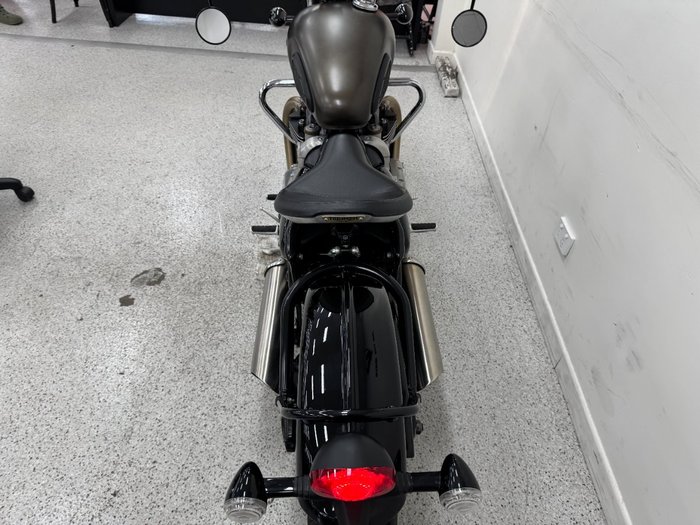 2017 Triumph BONNEVILLE BOBBER BLACK