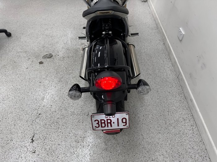 2017 Triumph BONNEVILLE BOBBER BLACK