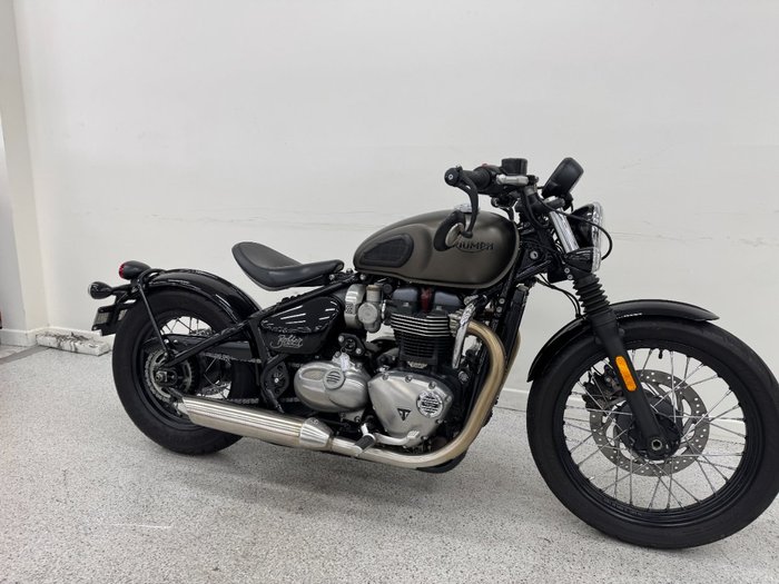 2017 Triumph BONNEVILLE BOBBER BLACK