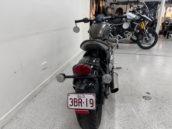 2017 Triumph BONNEVILLE BOBBER BLACK