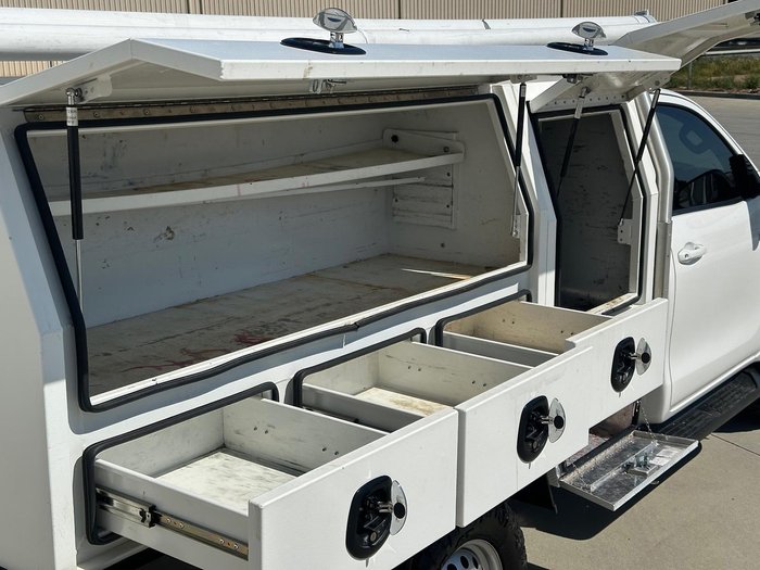 2023 Toyota Hilux SR