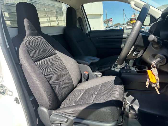 2023 Toyota Hilux SR