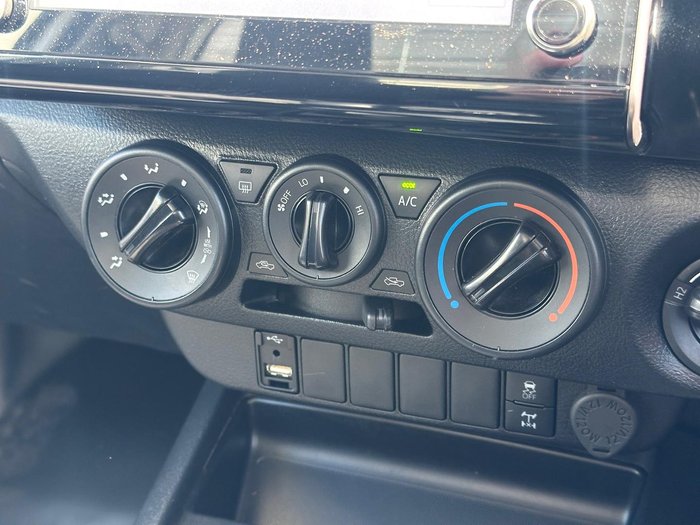 2023 Toyota Hilux SR