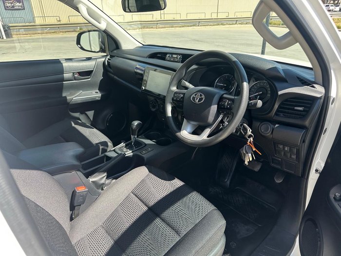 2023 Toyota Hilux SR