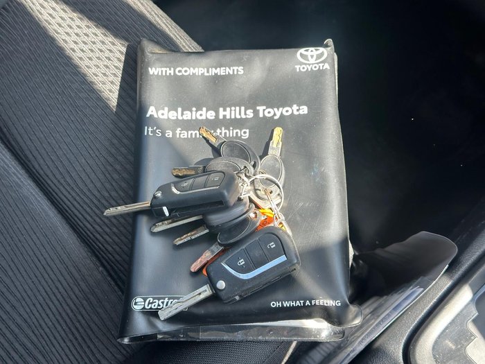 2023 Toyota Hilux SR