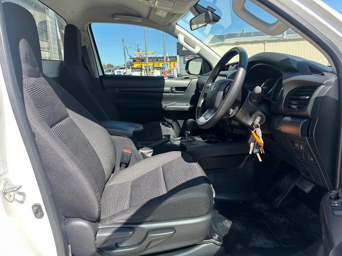 2023 Toyota Hilux SR