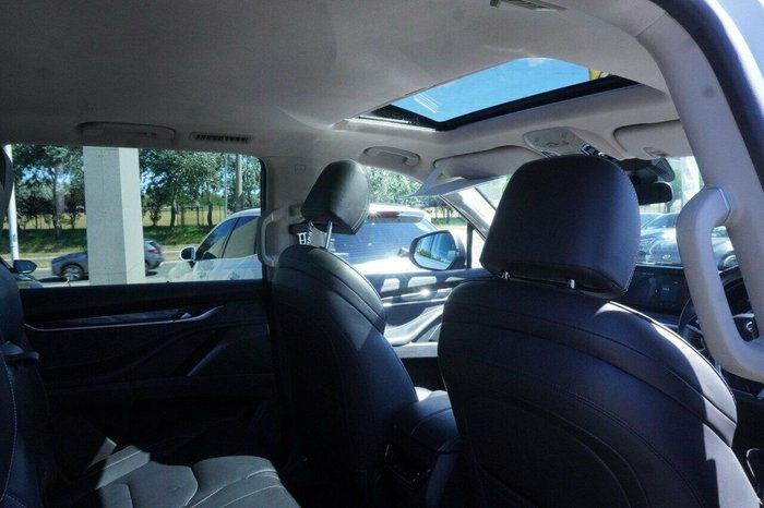 2021 LDV D90 Executive