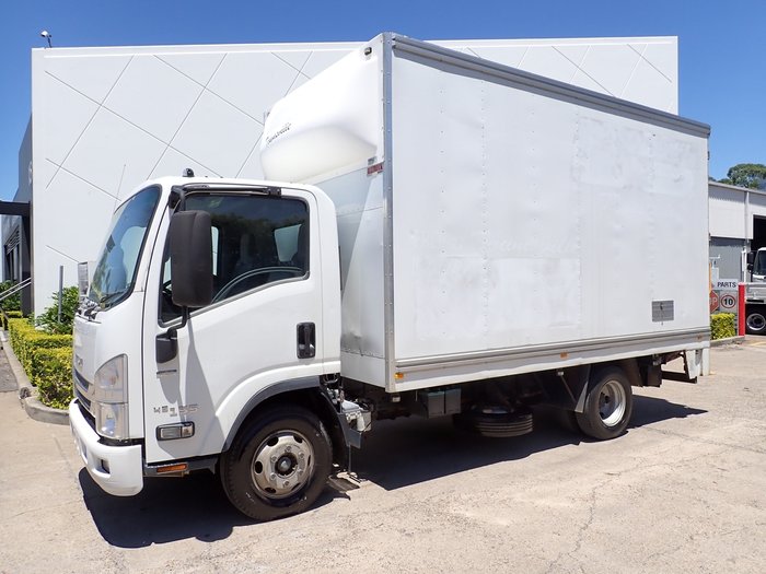 2016 ISUZU NPR 45-155