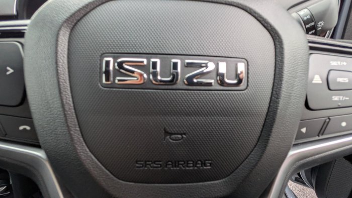 2025 Isuzu MU-X X-TERRAIN